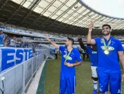 Diretoria do Cruzeiro homenageia os campeões olímp