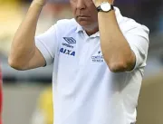 Mano Menezes crítica time e árbitro e indica Willi