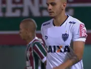 Fábio Santos vê time "abatido" no segund