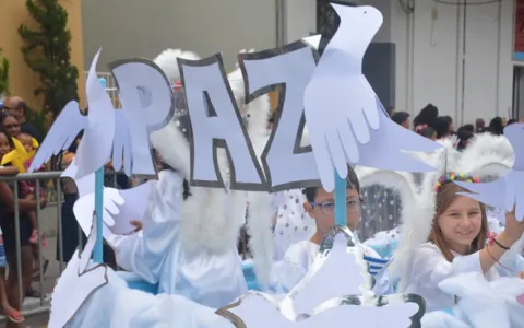 Desfile  cívico pede paz na Festa de 98 anos de Colatina