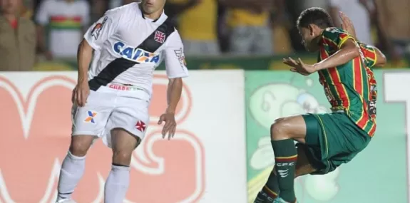 Sampaio Corrêa faz gol no fim do jogo e empata com