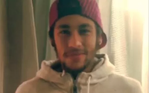 Neymar grava vídeo e se declara fã de Alinne Rosa