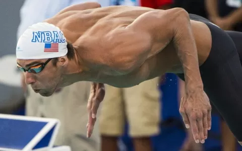 Phelps pode ser mais rápido, afirma técnico