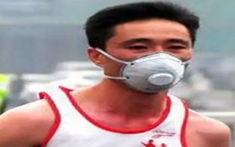Maratonistas usam máscara contra poluição em Pequi