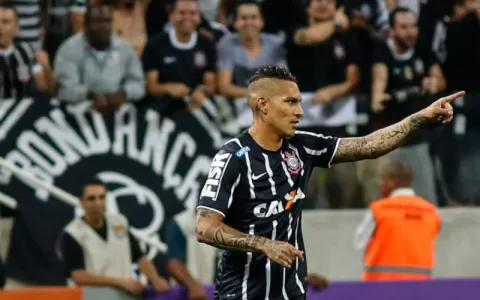 Corinthians vence clássico e ainda sonha com G4