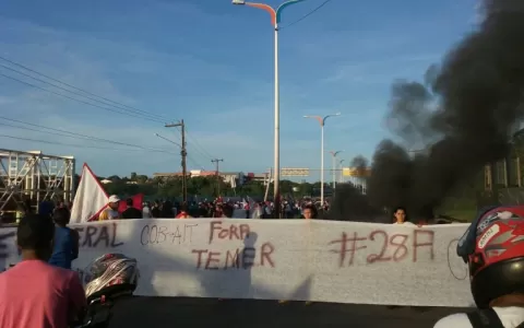 São Luís: Manifestantes protestam contra reformas 
