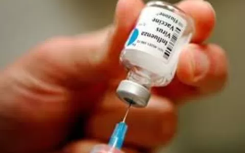 Após baixa procura, campanha de vacinação contra g