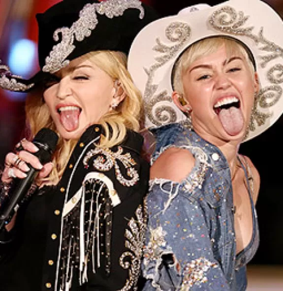 Madonna e Miley Cyrus se apresentam juntas em show