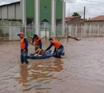 Fortes chuvas em Imperatriz deixam casas inundadas e pessoas sem moradia. 