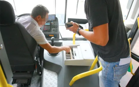 Empresas de ônibus realizam testes para eliminar a função de cobrador, em São Luís