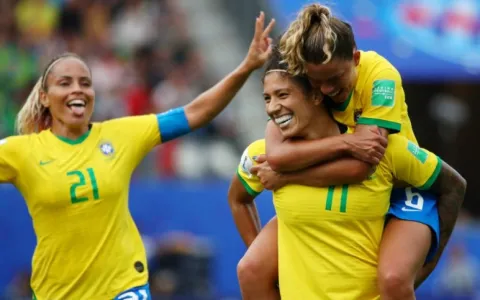 Seleção brasileira estreia na Copa do Mundo de Fut