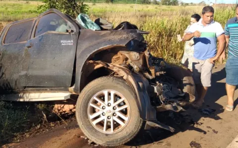 Motorista de caminhonete morre após colidir com carreta em rodovia do MA