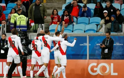 Peru vence Chile e enfrenta o Brasil na final da C