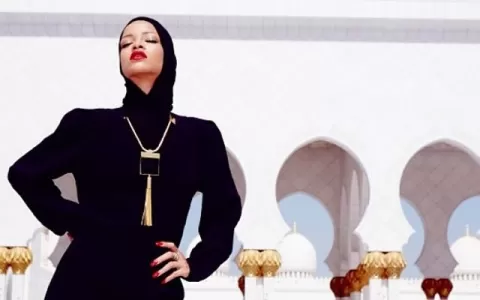 Rihanna é expulsa de mesquita em Abu Dhabi