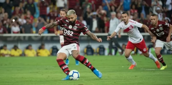 Flamengo e São Paulo empatam na estreia de Fernand