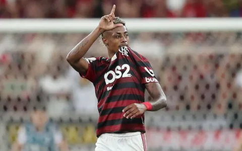Bruno Henrique marca 3 e Flamengo vence Ceará no Brasileiro