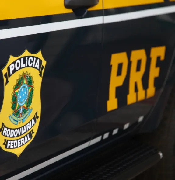 Após ação, PRF recupera 6 veículos roubados em men