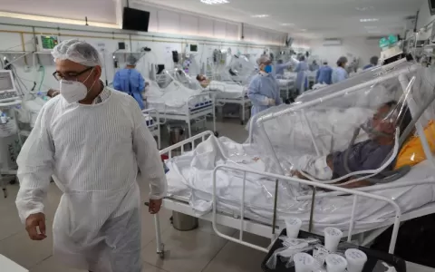 O Brasil vive o pior cenário da pandemia