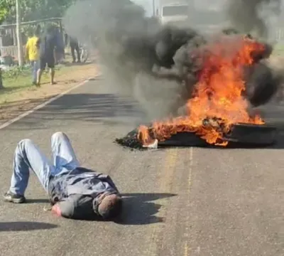 Policial Militar é amarrado no asfalto por manifestante durante protesto no interior do Maranhão