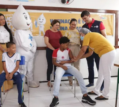 Governo faz abertura simbólica de campanha de imunização contra a dengue e inicia vacinação de crianças