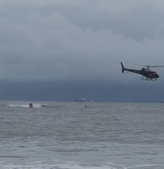 Sete resgatados com vida após naufrágio na Baía de São Marcos