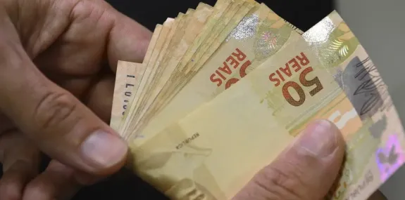 Rendimento domiciliar do brasileiro chegou a R$ 1.