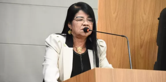 Vereadora Fátima Araújo recebe o Título de Cidadã 