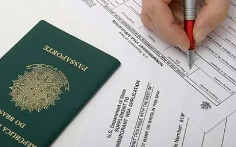 Aprovada lei que simplifica concessão de vistos no país