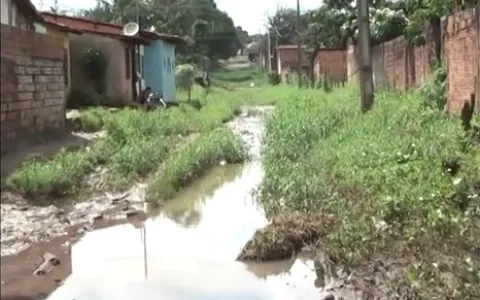 Moradores da Vila Kiola sofrem com falta de infrae