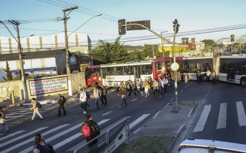 Motoristas de ônibus encerram greve em SP 