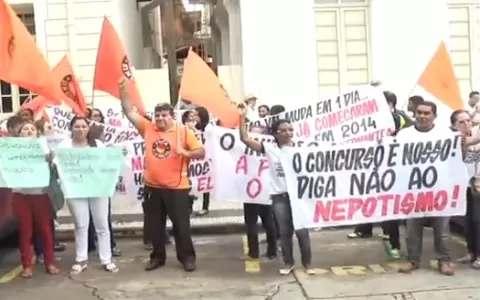 Funcionários Públicos se uniram em protesto em fre