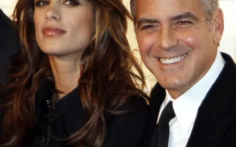 Ex-namorada de George Clooney está grávida 