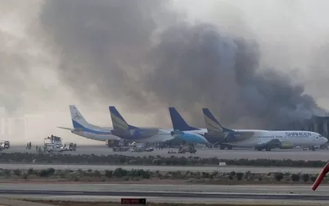 Ataque em aeroporto no Paquistão deixa 28 mortos 