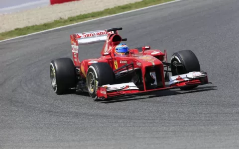 Alonso volta a vencer na Espanha; Massa é 3º