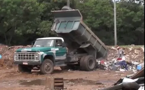 Moradores denunciam lixão no Parque Amazonas