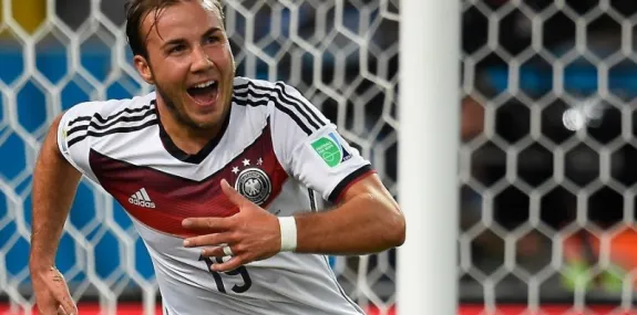 Herói da Copa divide torcidas de clubes alemães
