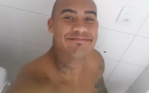 Goleiro do Bahia posta selfie na privada