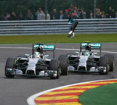 Batida entre pilotos da Mercedes mexe com ânimos da equipe