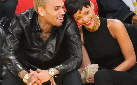 Chris Brown afirma ser amigo de Rihanna