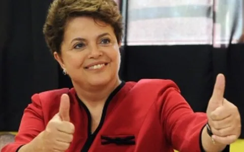 A candidata à reeleição à Presidência da República, Dilma Rousseff (PT), diz que o futuro do país está em jogo