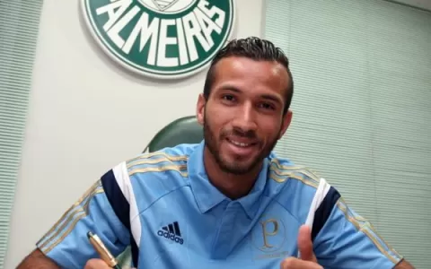 Leandro assina por 5 anos com o Palmeiras