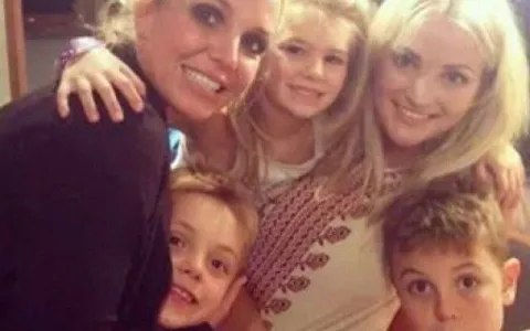 Irmã de Britney Spears é filmada com faca