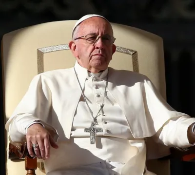 Papa autoriza padres a perdoarem casos de aborto.