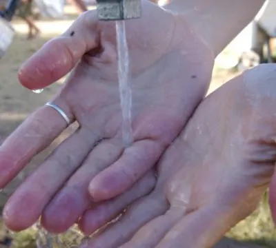 ONU: falta de água e de tratamento de esgoto afeta principalmente mulheres.