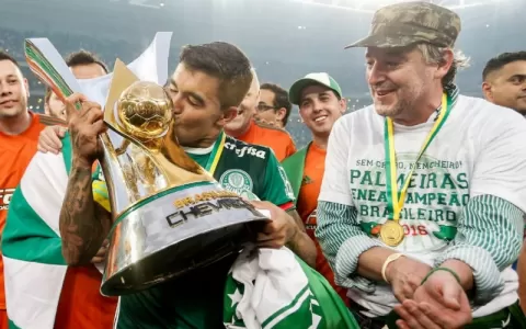 Palmeiras extravasa com festa e provoca rivais.