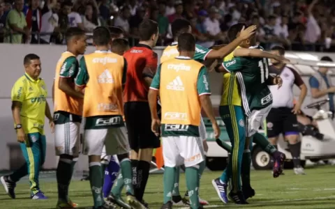 Palmeiras sofre, mas estreia com vitória na Copinh