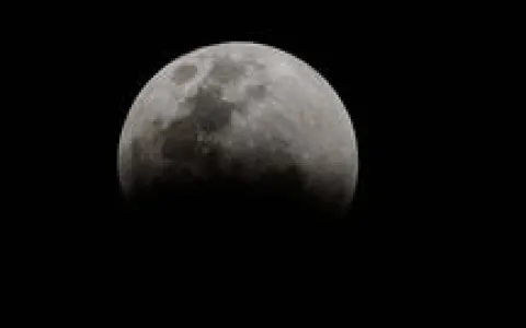 Eclipse da Lua pode ser visto hoje em todo o Brasil.