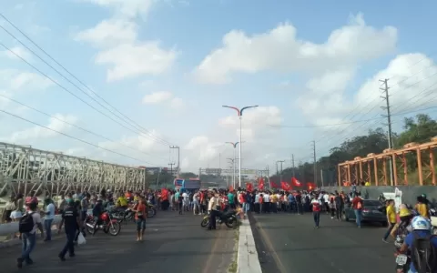 Trabalhadores bloqueiam Barragem em protesto contr