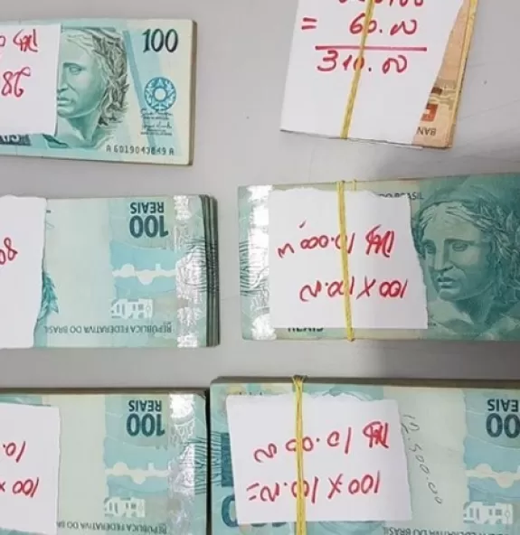 Polícia encontra mais de R$ 40 mil reais com morad