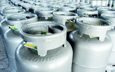 Petrobras: preço do gás de cozinha cai 5% nas refi